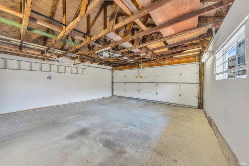 4438 Darwin Avenue, Burnaby, BC - Indoor Photo Showing Garage