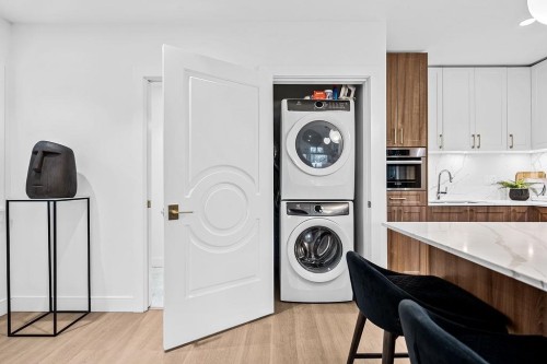 1022 Odlum Drive, Vancouver, BC - Indoor Photo Showing Laundry Room