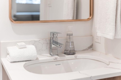 1022 Odlum Drive, Vancouver, BC - Indoor Photo Showing Bathroom