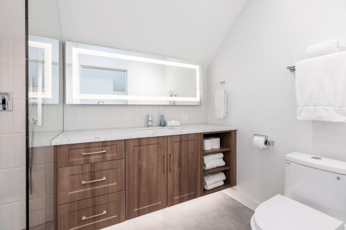 1022 Odlum Drive, Vancouver, BC - Indoor Photo Showing Bathroom