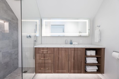 1022 Odlum Drive, Vancouver, BC - Indoor Photo Showing Bathroom