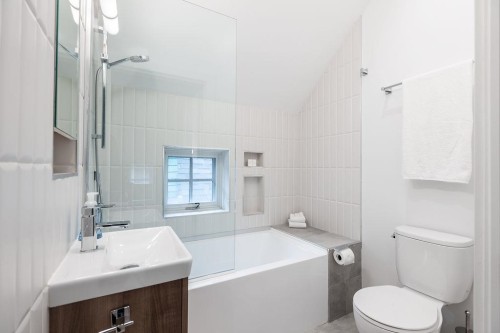 1022 Odlum Drive, Vancouver, BC - Indoor Photo Showing Bathroom