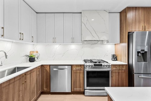 1022 Odlum Drive, Vancouver, BC - Indoor Photo Showing Kitchen With Upgraded Kitchen