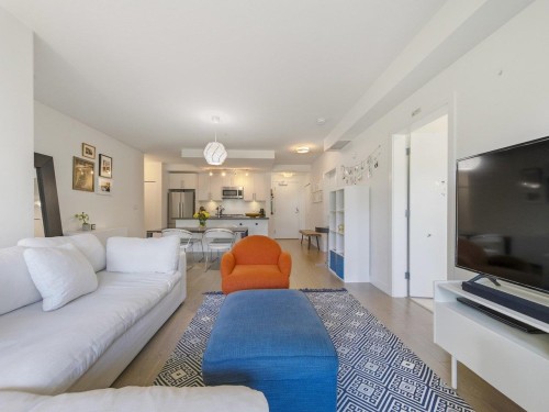 210-10177 River Drive, Richmond, BC - Indoor Photo Showing Living Room