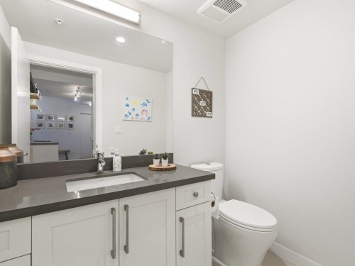210-10177 River Drive, Richmond, BC - Indoor Photo Showing Bathroom