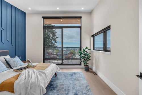502 5Th Street E, North Vancouver, BC - Indoor