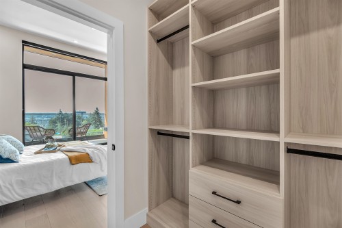 502 5Th Street E, North Vancouver, BC - Indoor With Storage