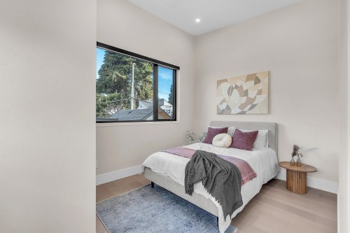 502 5Th Street E, North Vancouver, BC - Indoor Photo Showing Bedroom