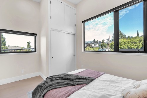 502 5Th Street E, North Vancouver, BC - Indoor Photo Showing Bedroom