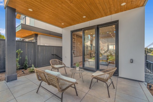 502 5Th Street E, North Vancouver, BC - Outdoor With Deck Patio Veranda With Exterior