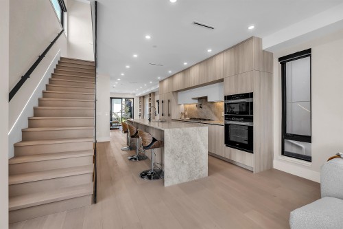 502 5Th Street E, North Vancouver, BC - Indoor