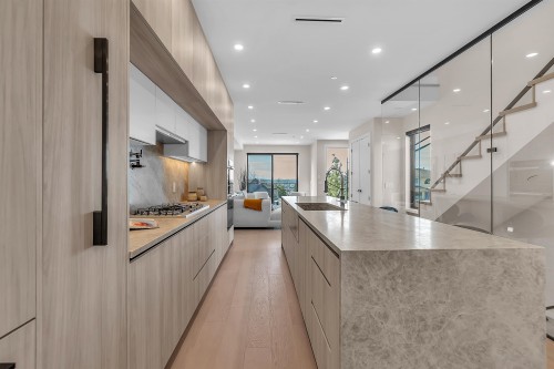 502 5Th Street E, North Vancouver, BC - Indoor Photo Showing Kitchen With Upgraded Kitchen