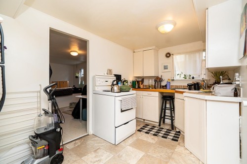 2814 Trinity Street, Vancouver, BC - Indoor Photo Showing Kitchen