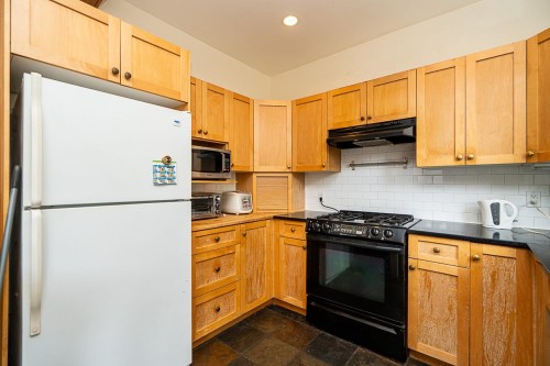 2814 Trinity Street, Vancouver, BC - Indoor Photo Showing Kitchen