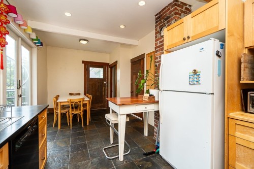 2814 Trinity Street, Vancouver, BC - Indoor Photo Showing Kitchen