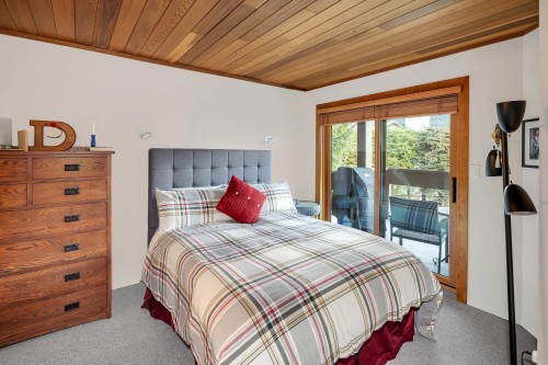 109-6117 Eagle Drive, Whistler, BC - Indoor Photo Showing Bedroom