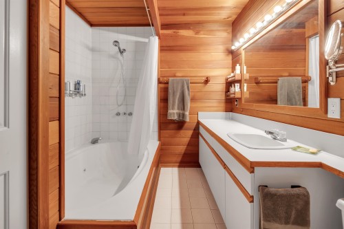 109-6117 Eagle Drive, Whistler, BC - Indoor Photo Showing Bathroom