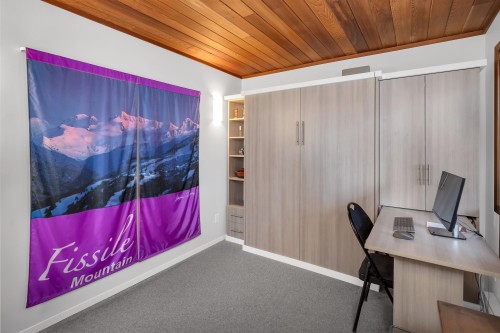 109-6117 Eagle Drive, Whistler, BC - Indoor Photo Showing Office