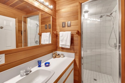 109-6117 Eagle Drive, Whistler, BC - Indoor Photo Showing Bathroom