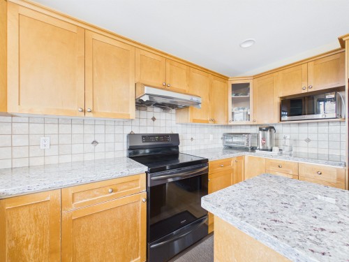3010 Maplewood Court, Coquitlam, BC - Indoor Photo Showing Kitchen