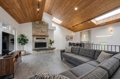 2087 Harrison Drive, Vancouver, BC - Indoor Photo Showing Living Room With Fireplace