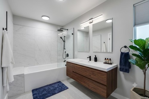 2087 Harrison Drive, Vancouver, BC - Indoor Photo Showing Bathroom