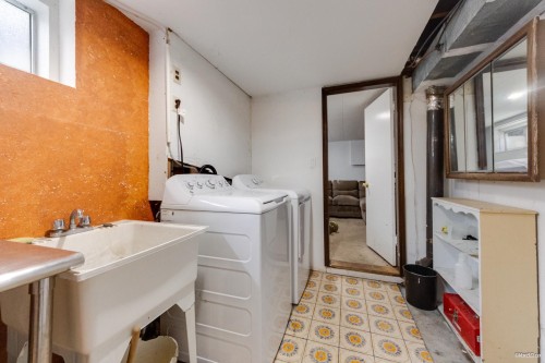 2087 Harrison Drive, Vancouver, BC - Indoor Photo Showing Laundry Room