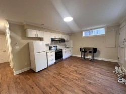 35xx W 19th Avenue WVancouver, BC V6S 1C4