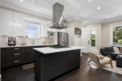 1336 23 Avenue E, Vancouver, BC - Indoor Photo Showing Kitchen With Upgraded Kitchen