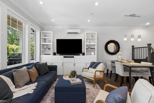1336 23 Avenue E, Vancouver, BC - Indoor Photo Showing Living Room