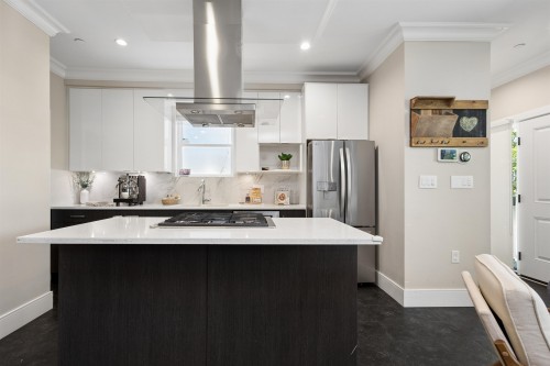 1336 23 Avenue E, Vancouver, BC - Indoor Photo Showing Kitchen With Upgraded Kitchen