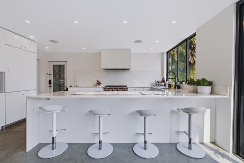 2234 Palmerston Avenue, West Vancouver, BC - Indoor Photo Showing Kitchen With Upgraded Kitchen