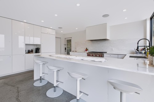 2234 Palmerston Avenue, West Vancouver, BC - Indoor Photo Showing Kitchen With Upgraded Kitchen