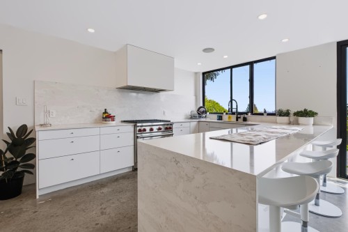 2234 Palmerston Avenue, West Vancouver, BC - Indoor Photo Showing Kitchen With Upgraded Kitchen