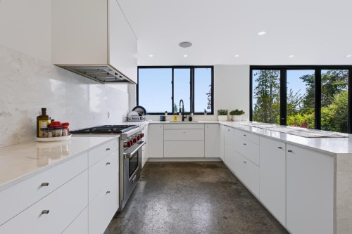 2234 Palmerston Avenue, West Vancouver, BC - Indoor Photo Showing Kitchen With Upgraded Kitchen