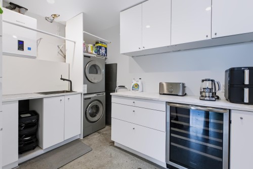 2234 Palmerston Avenue, West Vancouver, BC - Indoor Photo Showing Laundry Room