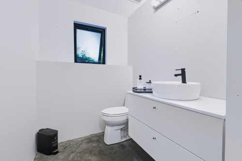 2234 Palmerston Avenue, West Vancouver, BC - Indoor Photo Showing Bathroom