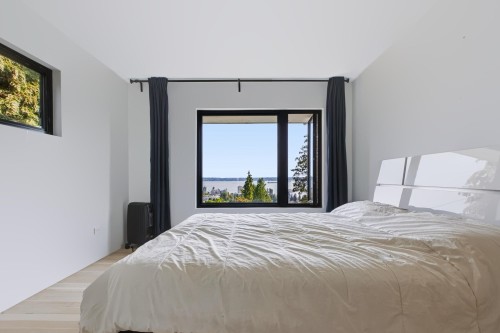 2234 Palmerston Avenue, West Vancouver, BC - Indoor Photo Showing Bedroom