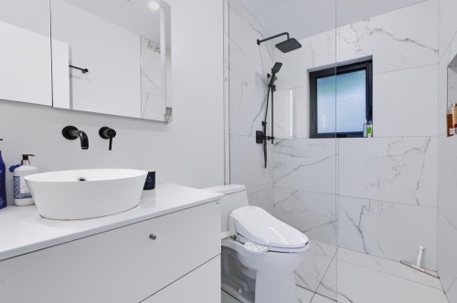 2234 Palmerston Avenue, West Vancouver, BC - Indoor Photo Showing Bathroom