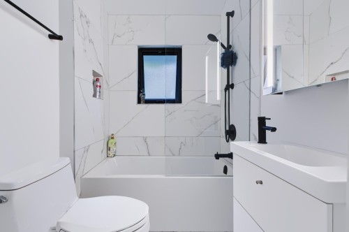 2234 Palmerston Avenue, West Vancouver, BC - Indoor Photo Showing Bathroom