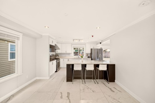 5211 Sapphire Place, Richmond, BC - Indoor Photo Showing Kitchen