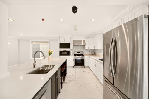 5211 Sapphire Place, Richmond, BC - Indoor Photo Showing Kitchen With Upgraded Kitchen
