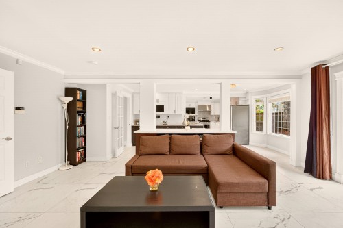 5211 Sapphire Place, Richmond, BC - Indoor Photo Showing Living Room