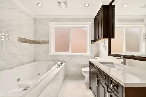 5211 Sapphire Place, Richmond, BC - Indoor Photo Showing Bathroom