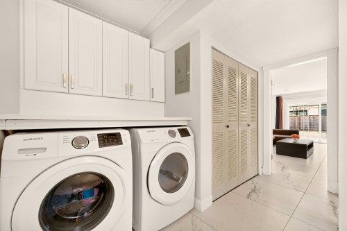 5211 Sapphire Place, Richmond, BC - Indoor Photo Showing Laundry Room