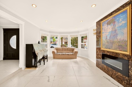 5211 Sapphire Place, Richmond, BC - Indoor With Fireplace