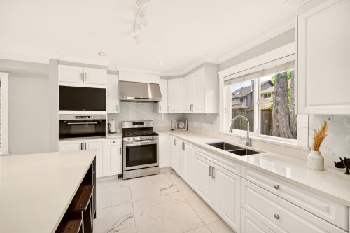 5211 Sapphire Place, Richmond, BC - Indoor Photo Showing Kitchen With Double Sink With Upgraded Kitchen
