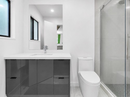 415 Goyer Court, Coquitlam, BC - Indoor Photo Showing Bathroom