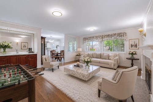 8511 Littlemore Place, Richmond, BC - Indoor Photo Showing Living Room