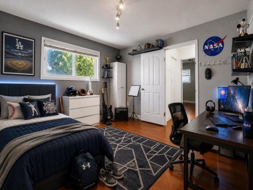 8511 Littlemore Place, Richmond, BC - Indoor Photo Showing Bedroom